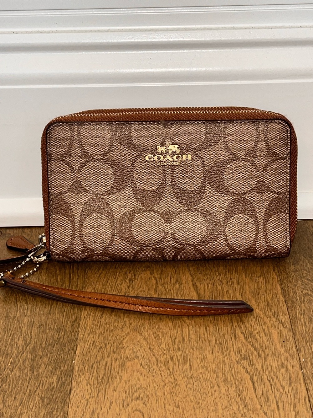 Coach: Women’s Double Corner Zip Wristlet Wallet In Khaki/Saddle Signature